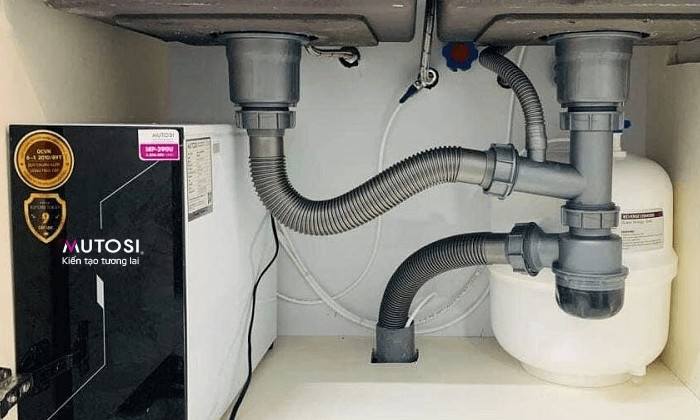 Nên ưu tiên lắp đặt máy lọc nước ở nơi khô thoáng, sạch sẽ và cách bể nước từ 3 - 4 mét.
